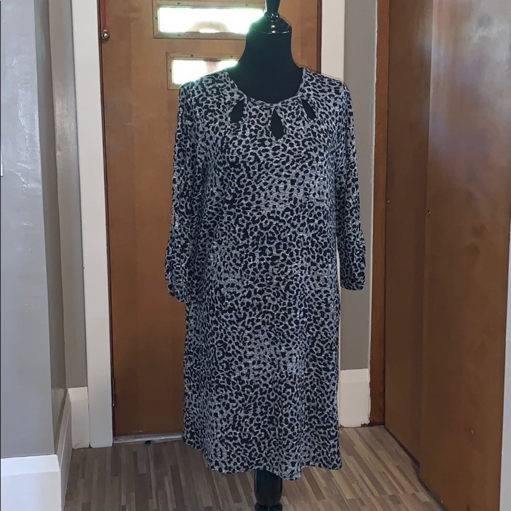 Apt 9 gray & black leopard print dress!